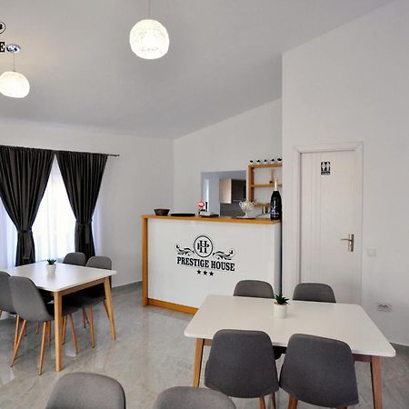 Pensiunea Prestige House Curtea de Argeş Buitenkant foto