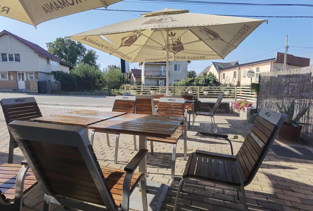 Pensiunea Prestige House Curtea de Argeş Buitenkant foto