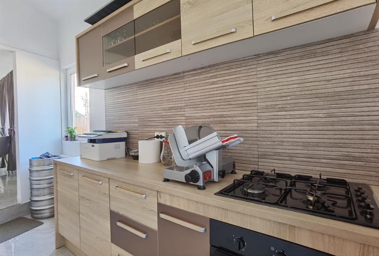 Pensiunea Prestige House Curtea de Argeş Buitenkant foto