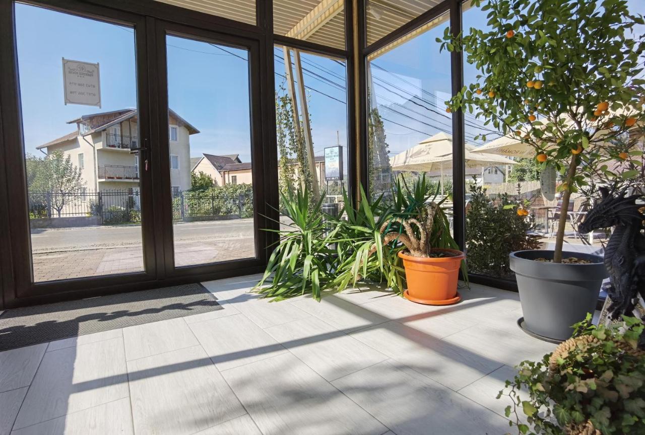 Pensiunea Prestige House Curtea de Argeş Buitenkant foto