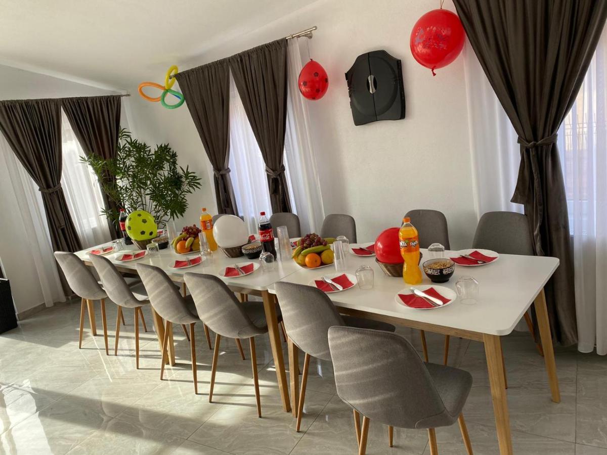 Pensiunea Prestige House Curtea de Argeş Buitenkant foto