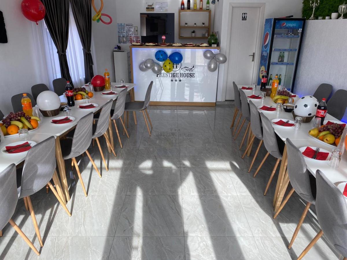 Pensiunea Prestige House Curtea de Argeş Buitenkant foto