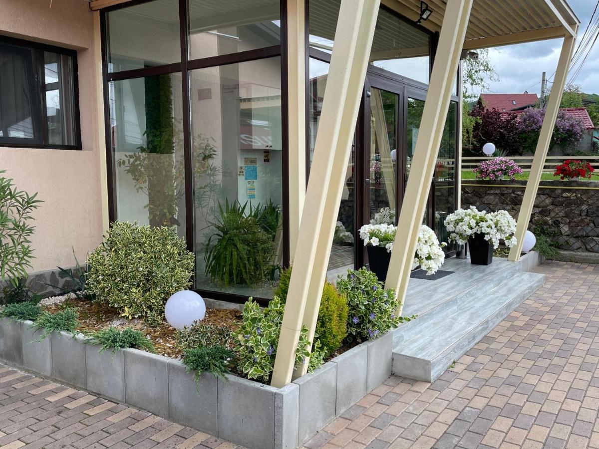 Pensiunea Prestige House Curtea de Argeş Buitenkant foto