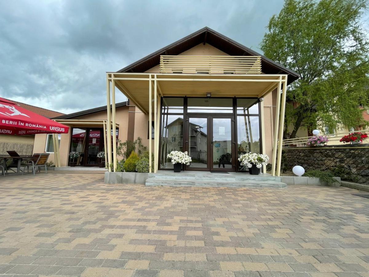 Pensiunea Prestige House Curtea de Argeş Buitenkant foto