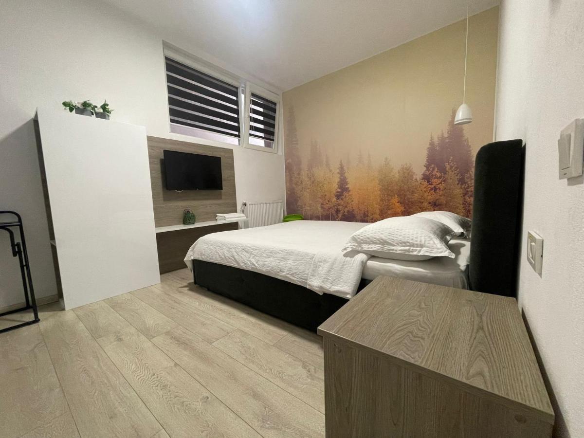 Pensiunea Prestige House Curtea de Argeş Buitenkant foto