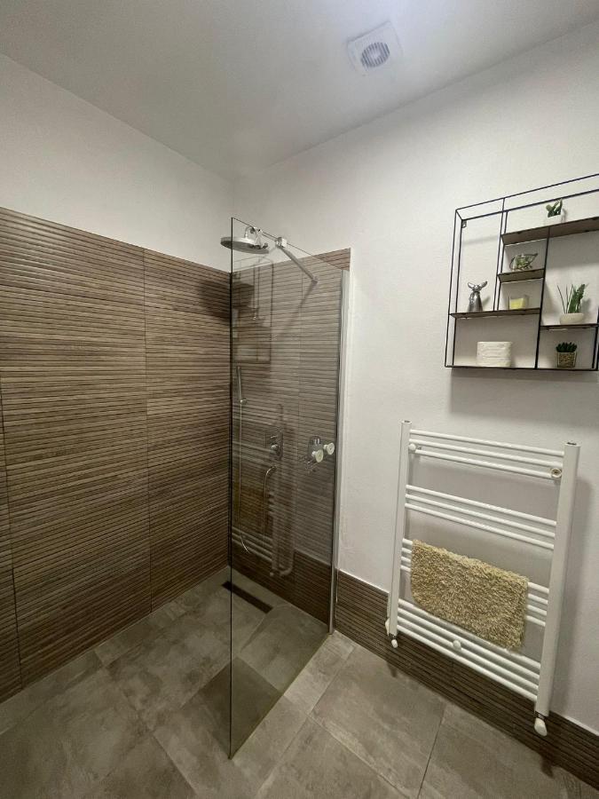 Pensiunea Prestige House Curtea de Argeş Buitenkant foto
