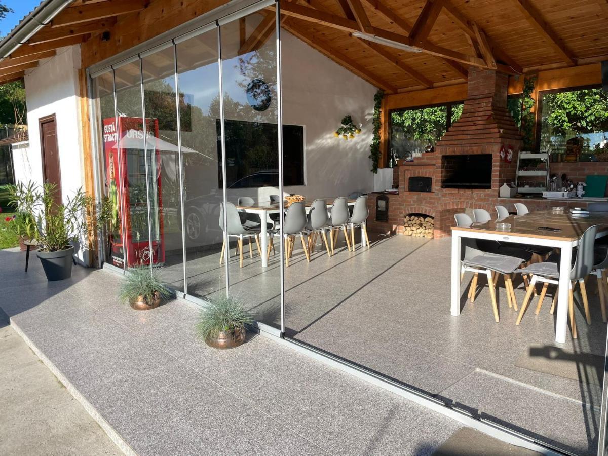 Pensiunea Prestige House Curtea de Argeş Buitenkant foto
