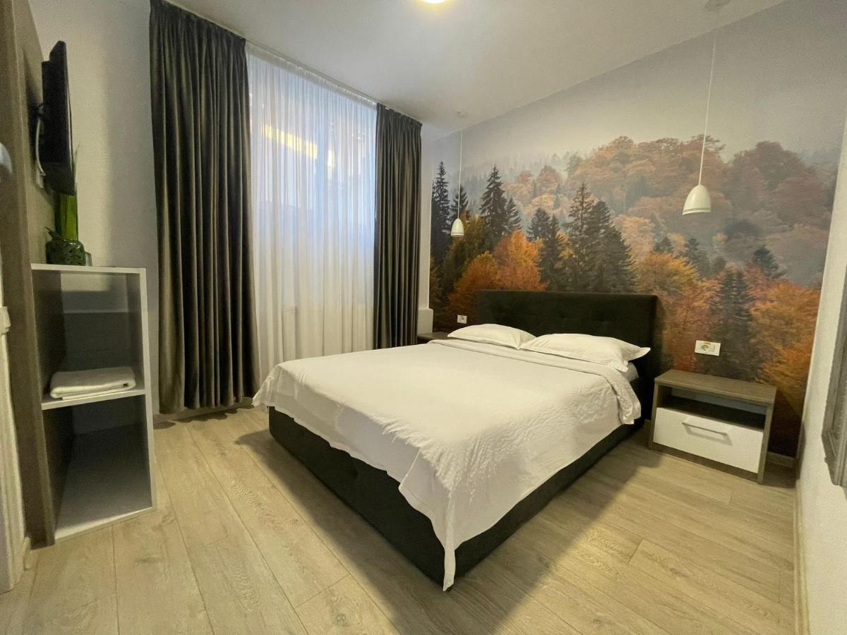 Pensiunea Prestige House Curtea de Argeş Buitenkant foto