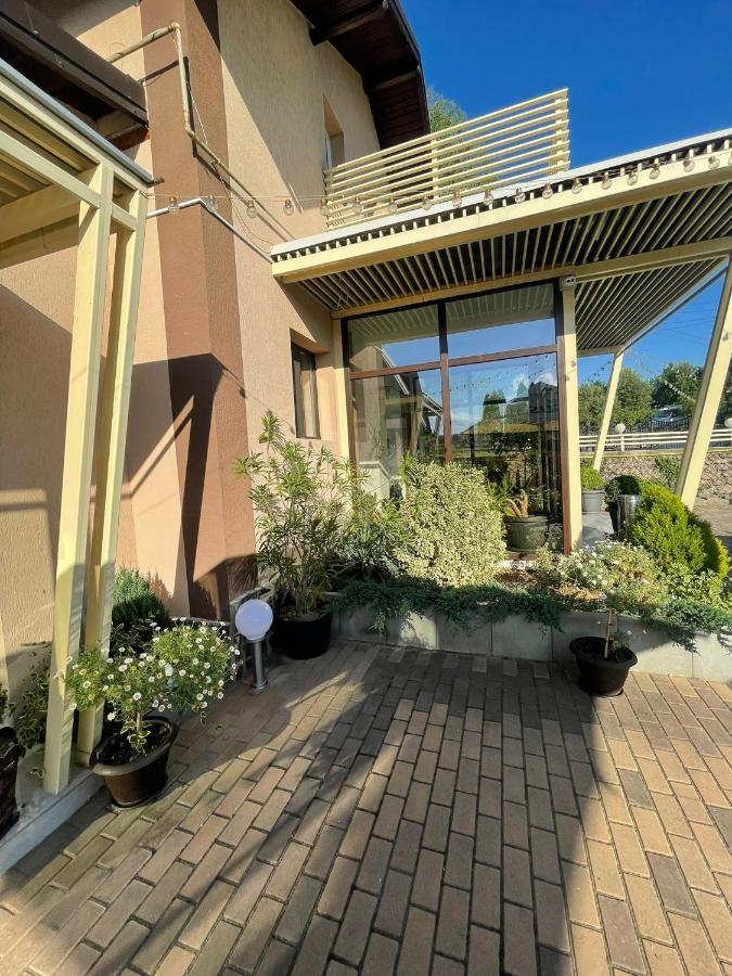 Pensiunea Prestige House Curtea de Argeş Buitenkant foto