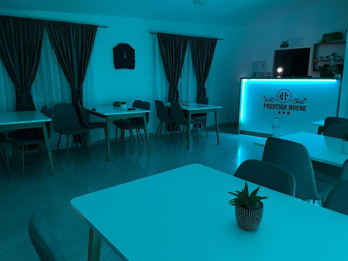 Pensiunea Prestige House Curtea de Argeş Buitenkant foto