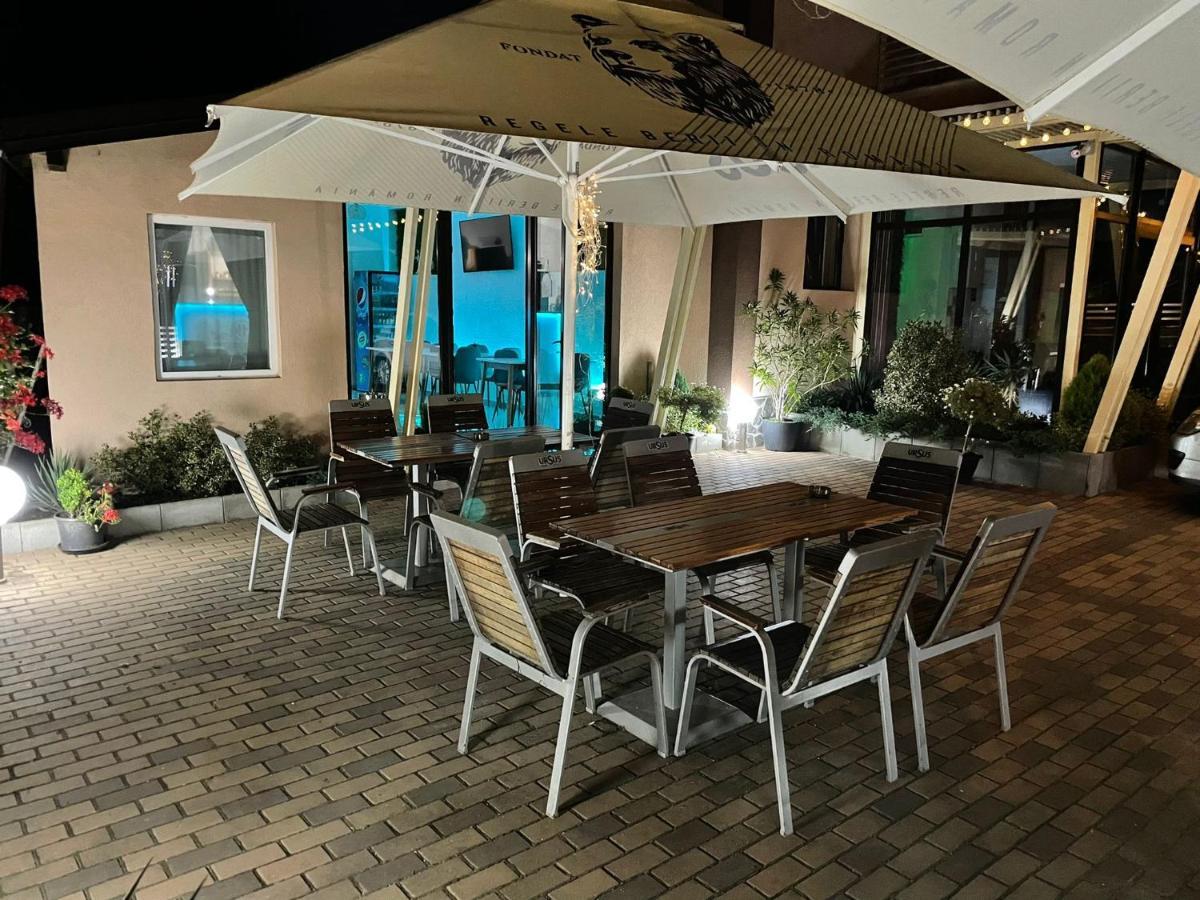 Pensiunea Prestige House Curtea de Argeş Buitenkant foto