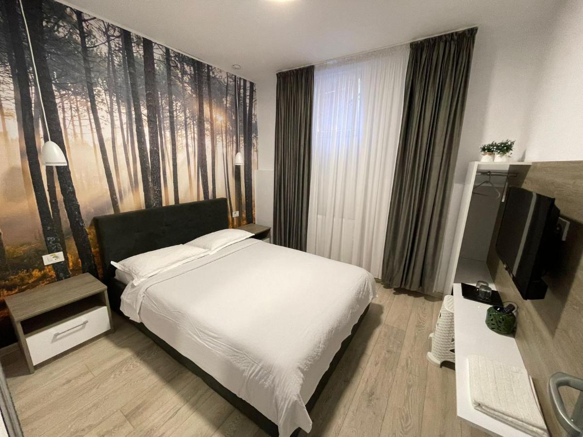 Pensiunea Prestige House Curtea de Argeş Buitenkant foto