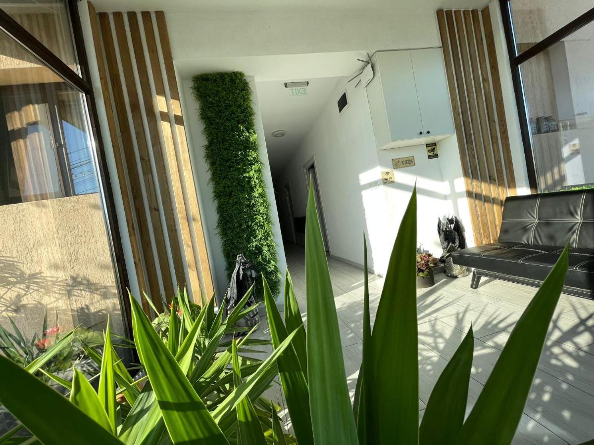 Pensiunea Prestige House Curtea de Argeş Buitenkant foto