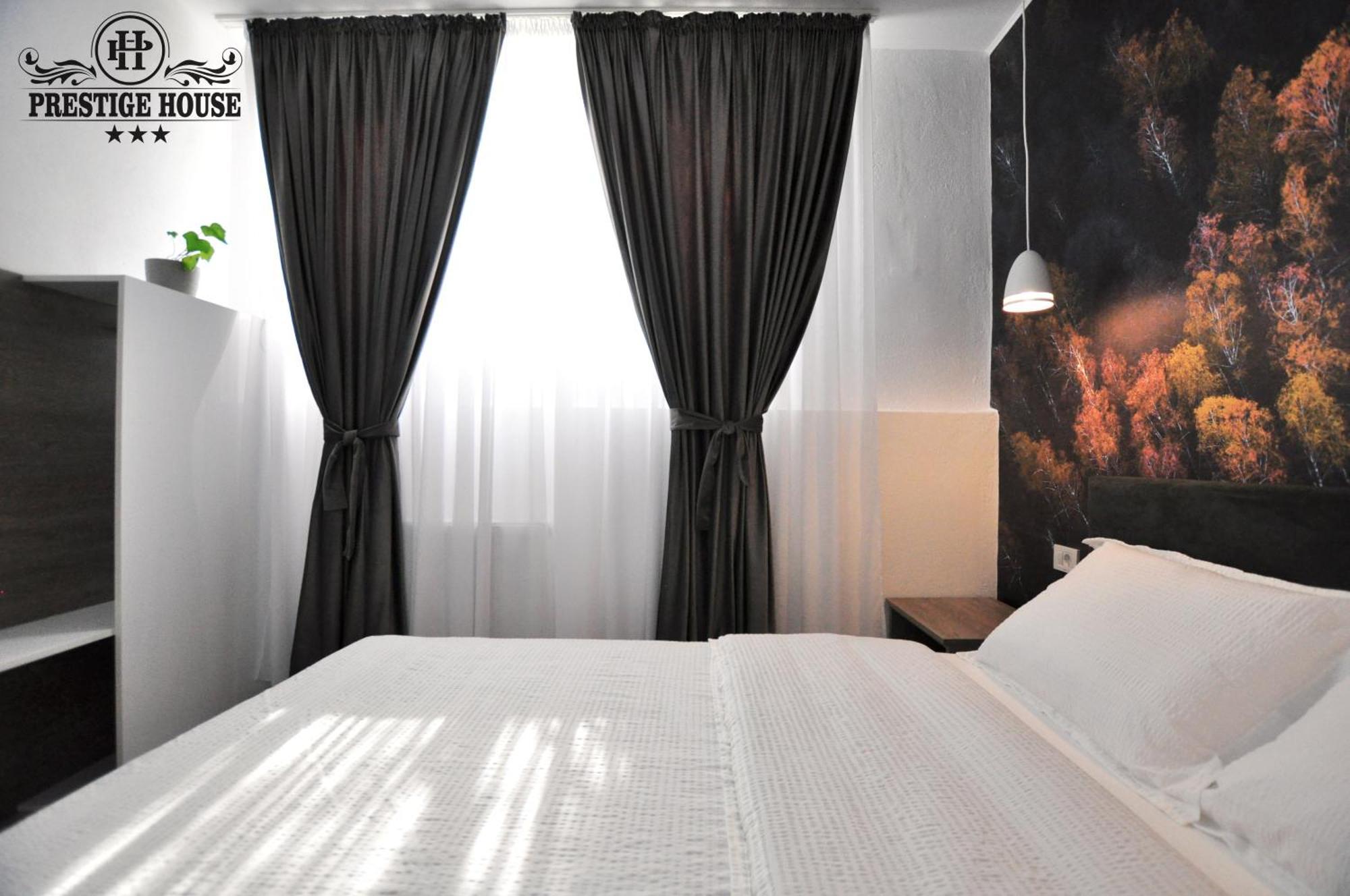 Pensiunea Prestige House Curtea de Argeş Buitenkant foto