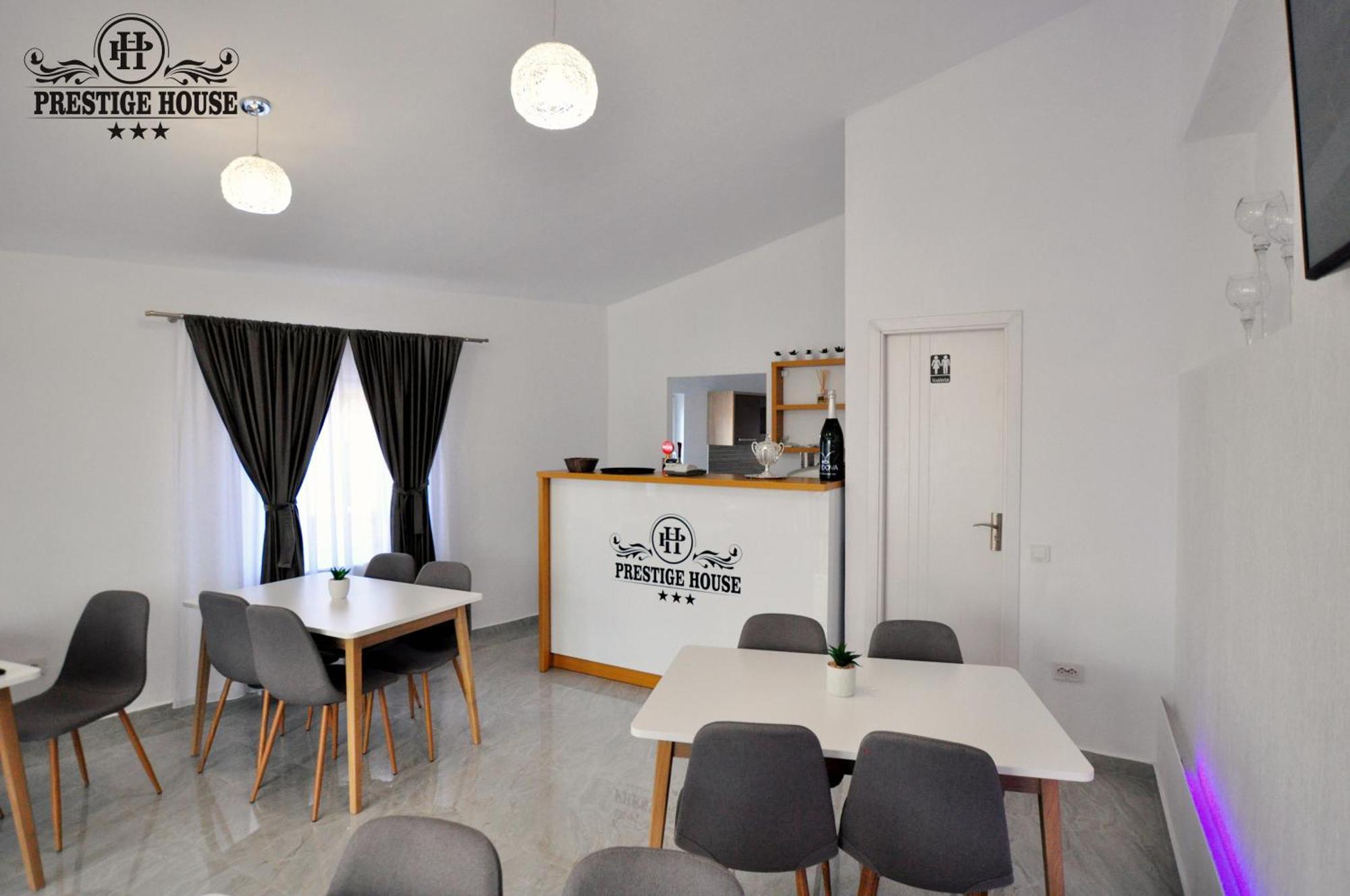Pensiunea Prestige House Curtea de Argeş Buitenkant foto