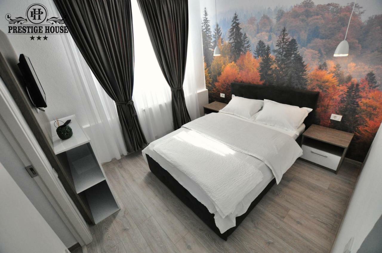 Pensiunea Prestige House Curtea de Argeş Buitenkant foto
