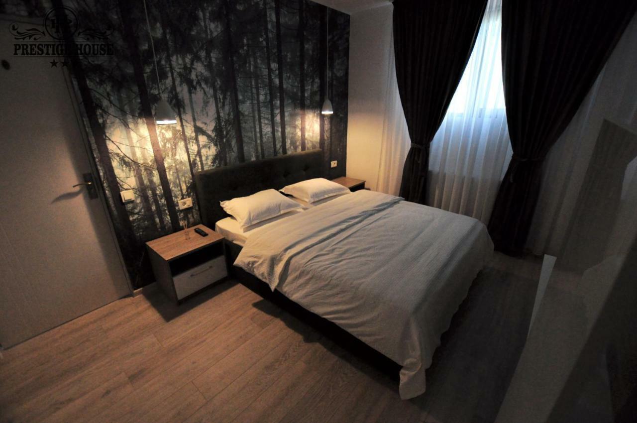 Pensiunea Prestige House Curtea de Argeş Buitenkant foto