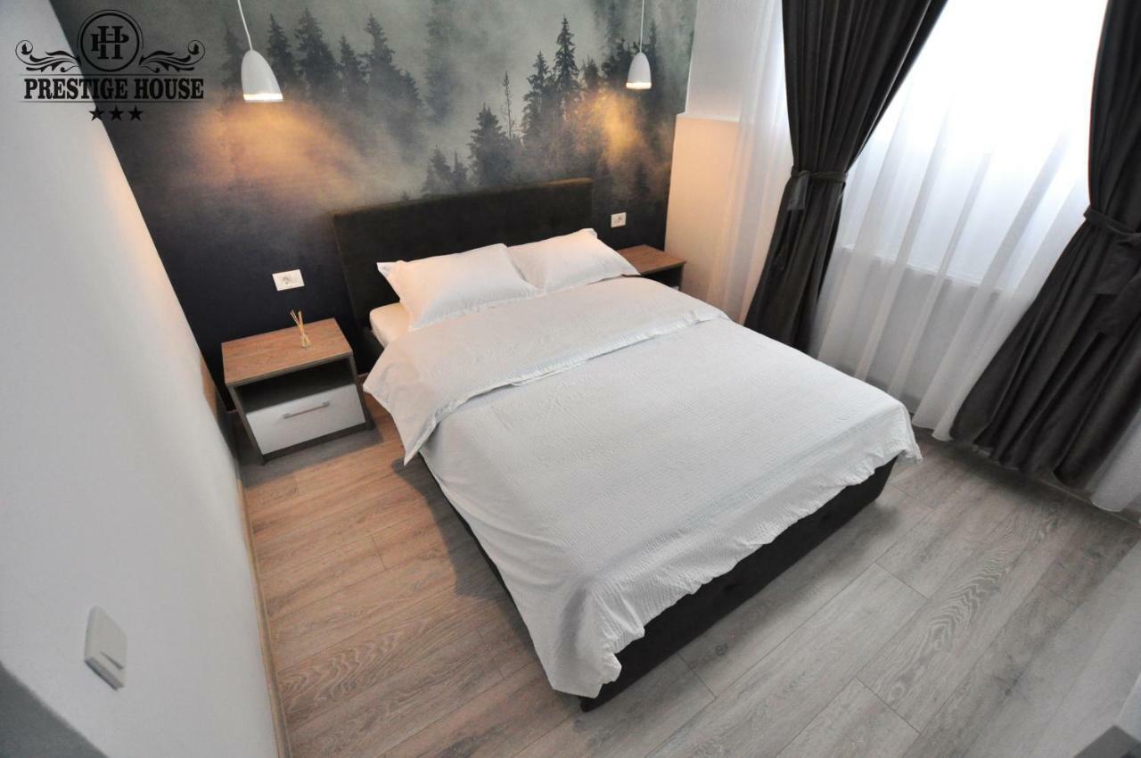 Pensiunea Prestige House Curtea de Argeş Buitenkant foto