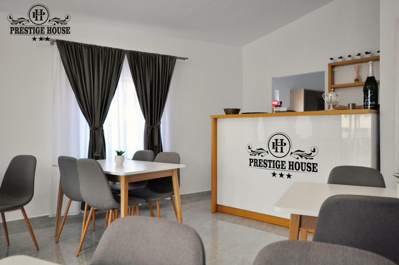 Pensiunea Prestige House Curtea de Argeş Buitenkant foto